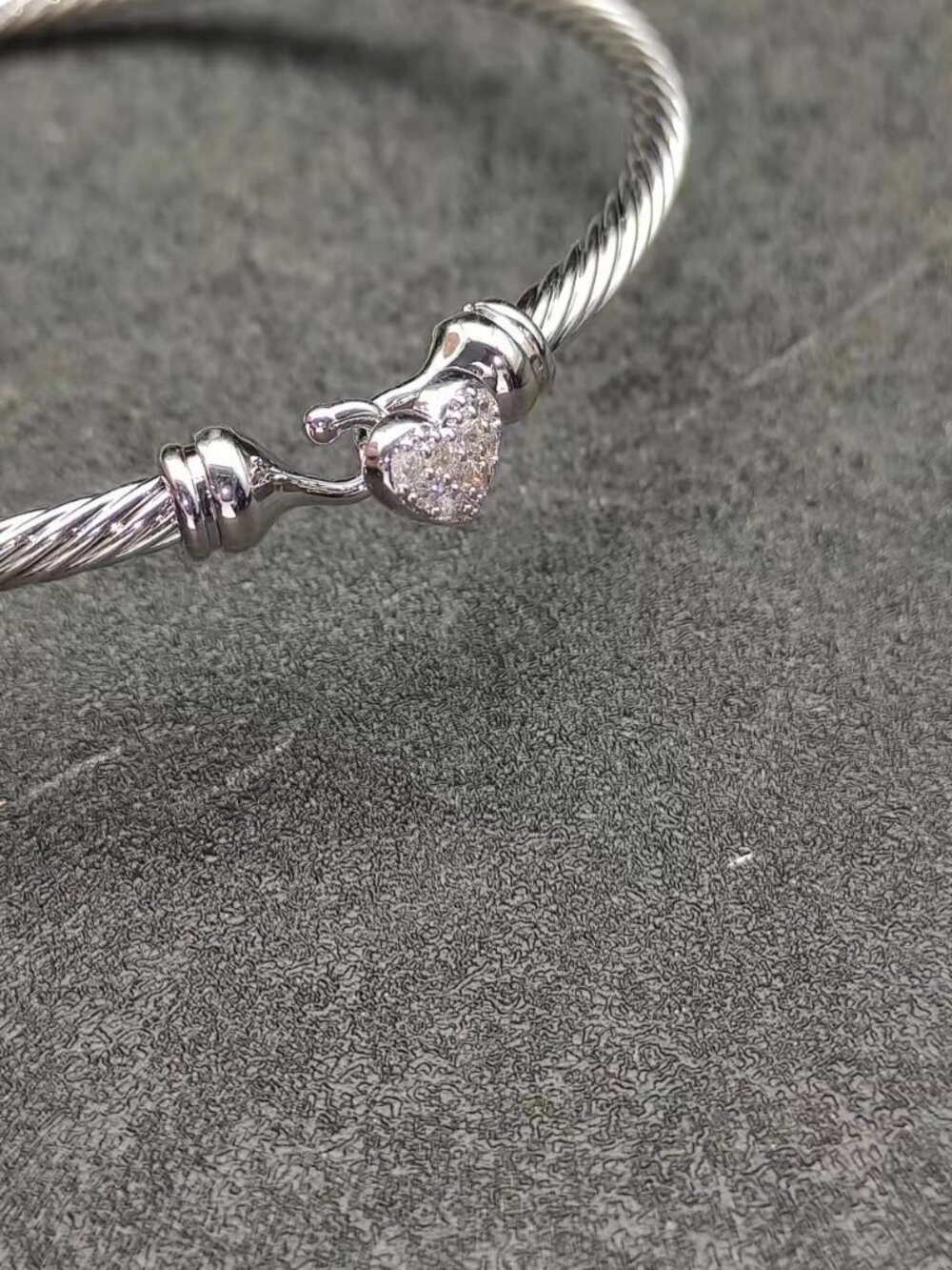 David Yurman Cable Heart Charm Bangle Size Medium - Picture 4 of 6